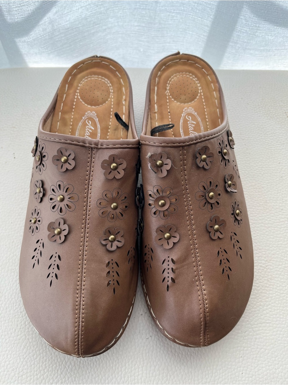 Women's Brown Floral-Accent Slip-On Clogs comfort size 9.5